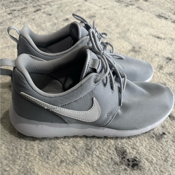 Wmns Roshe One 'Cool Grey' - Picture 2 of 6